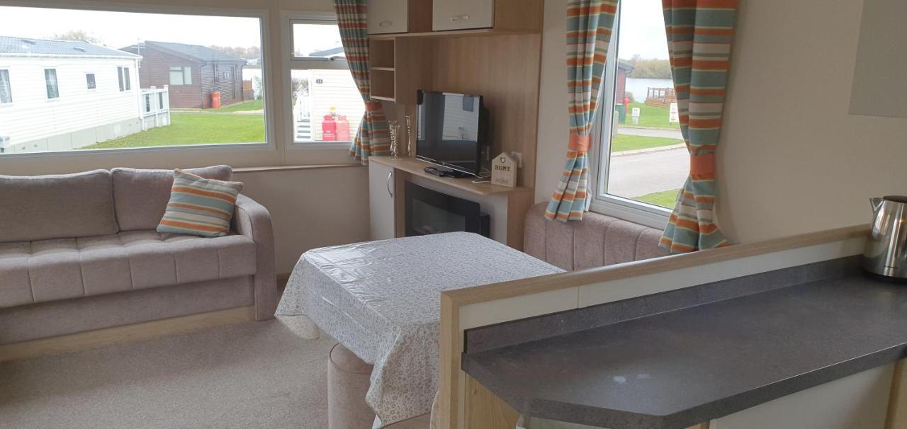 Ksr Hot Tub Holiday Home At Tattershall Lakes エクステリア 写真